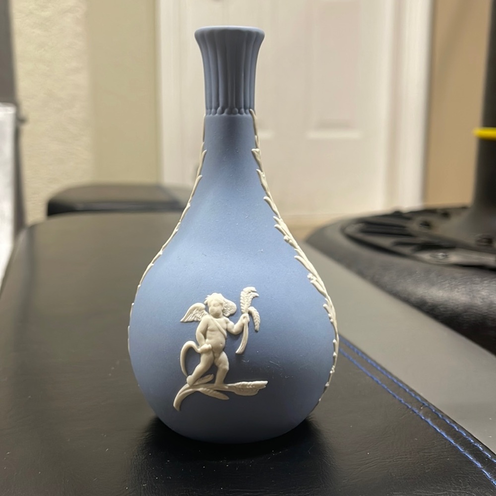 Wedgwood mini vase jasper ware mini bid vase with cherub Angels